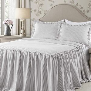 King size bedspread excellent used condition